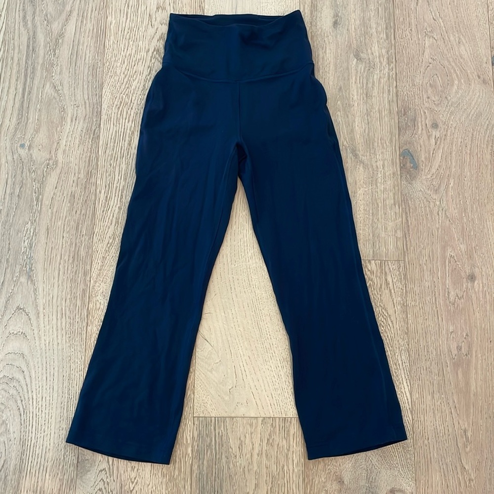 Lululemon Groove Super High Rise Crop 23in Nulu Size 4 Navy Blue